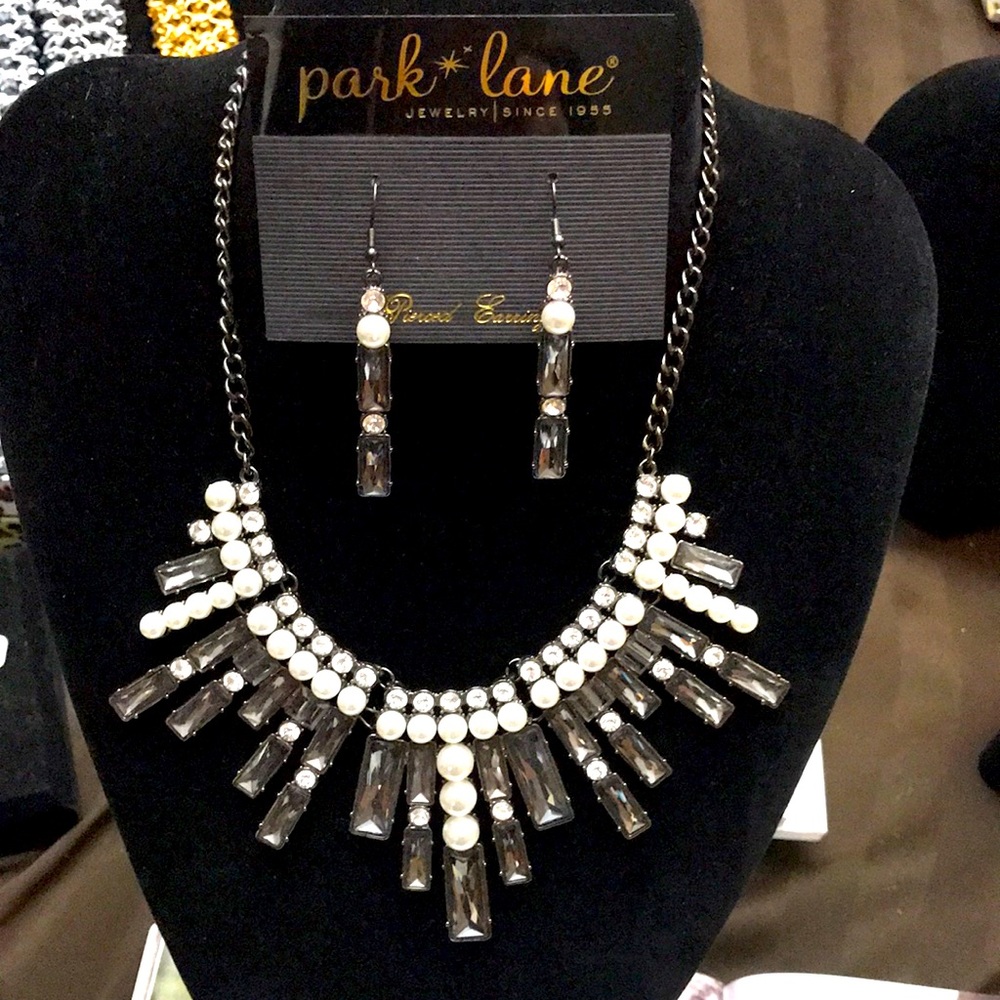Park Lane Manhattan Necklace and Earrings set